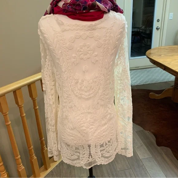 Embroidered sheet top - Picture 3 of 4